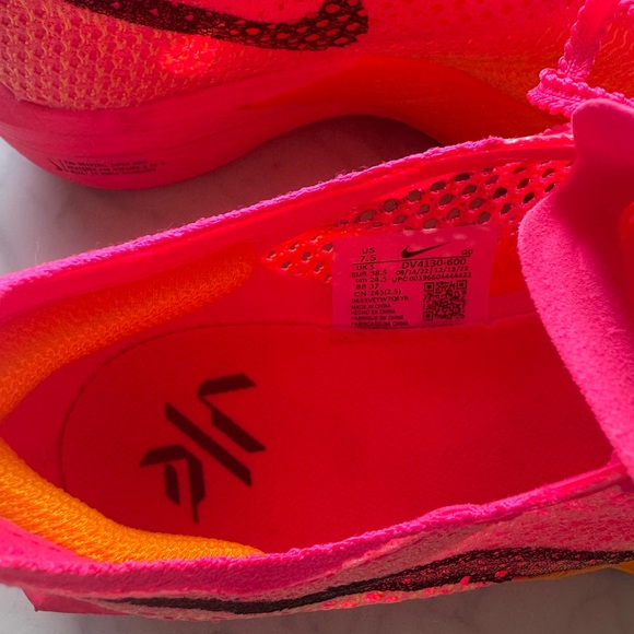 Nike Vaporfly 3
Women's Road Racing Shoes - Picture 9 of 12